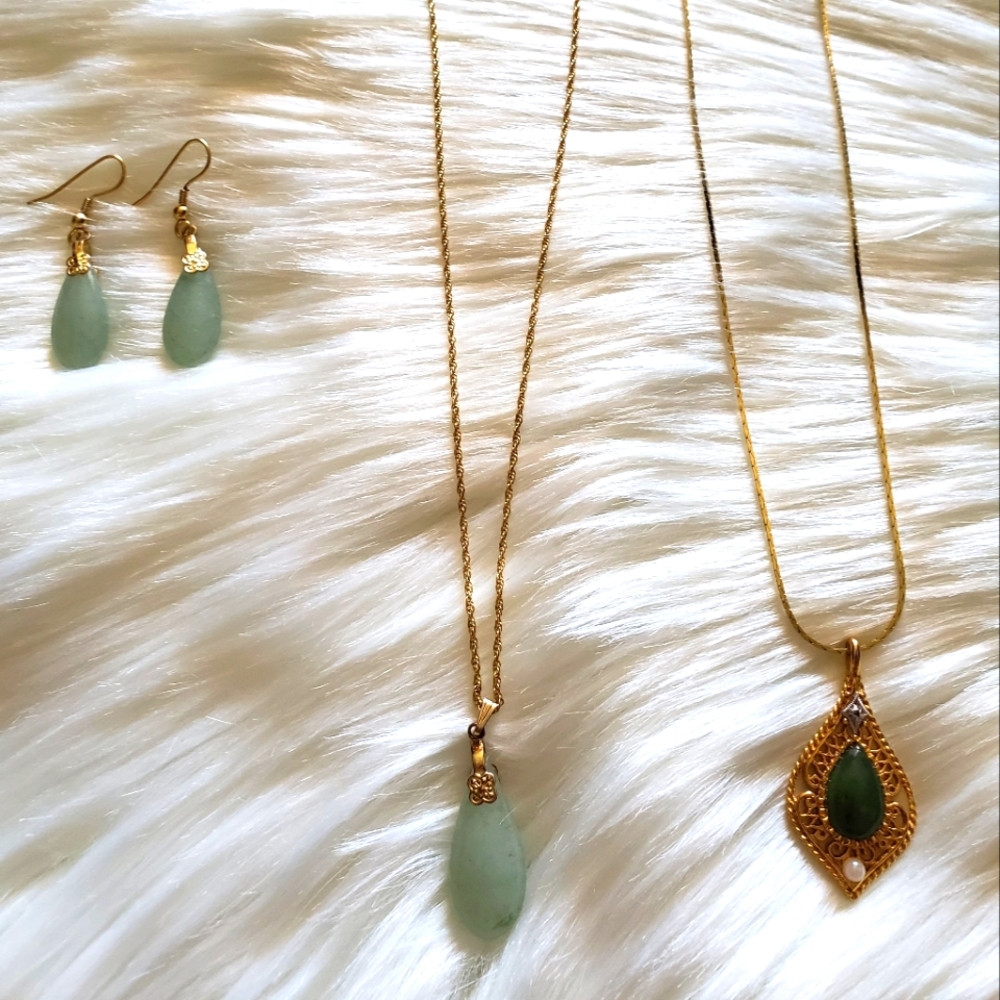 Jade Pendant necklace & earrings EUC bundle